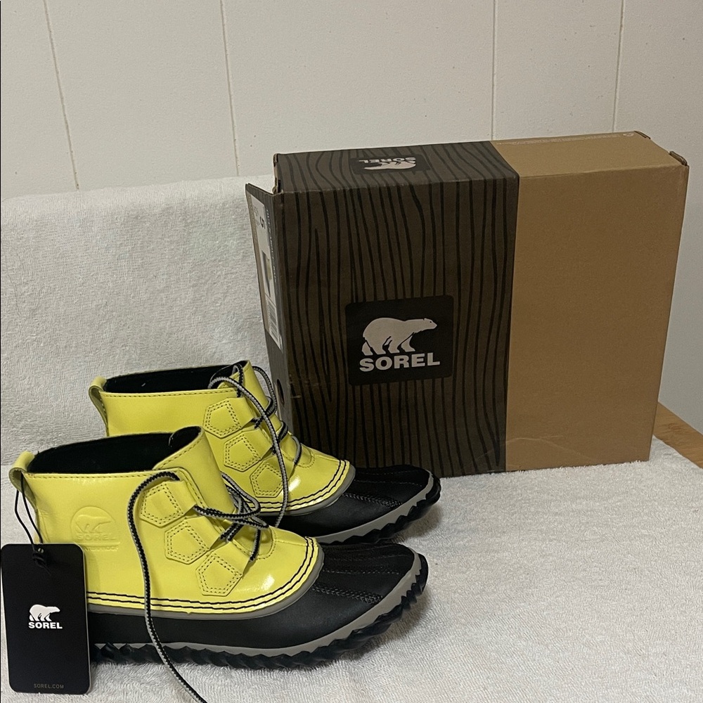 Sorel Vibrant Yellow and Black Outdoor Boots